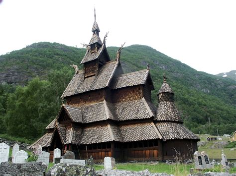 Stave Church of Urnes! En Medeltida Träskulptur av Släktlinjen till den Himmelska Arkitekten